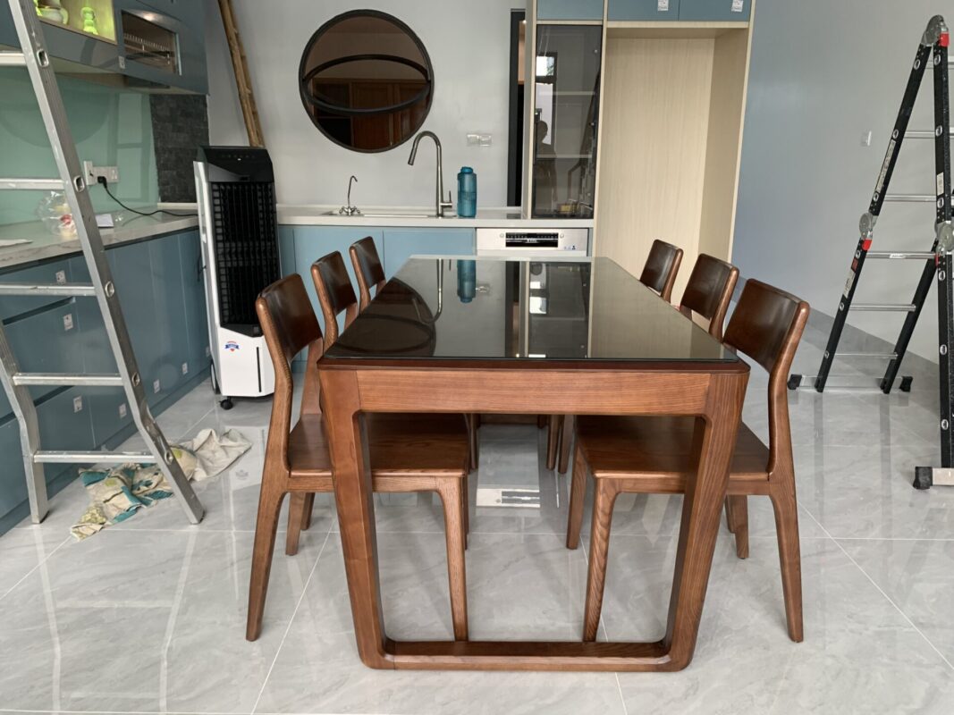 Bàn ăn gỗ sồi tự nhiên Armani màu óc chó BAMG-12SN