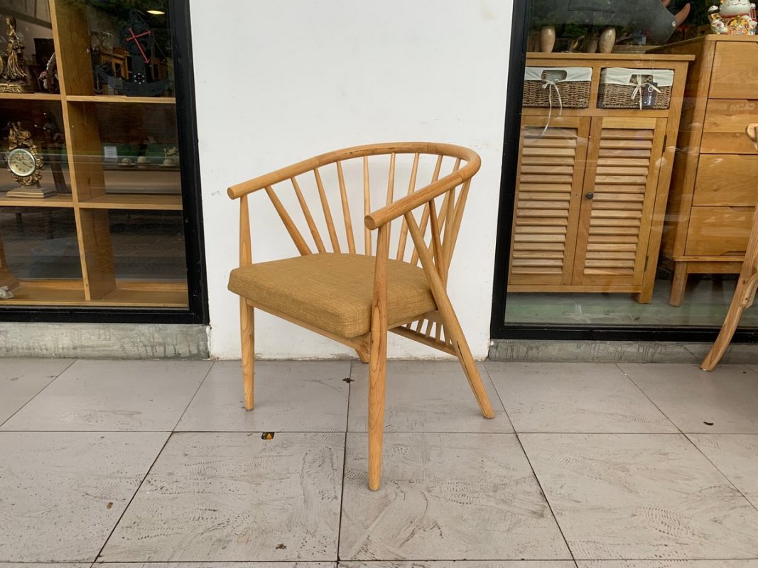 Ghế ăn gỗ sồi tự nhiên mặt nệm Genny 12 nan GHEMN-32SN