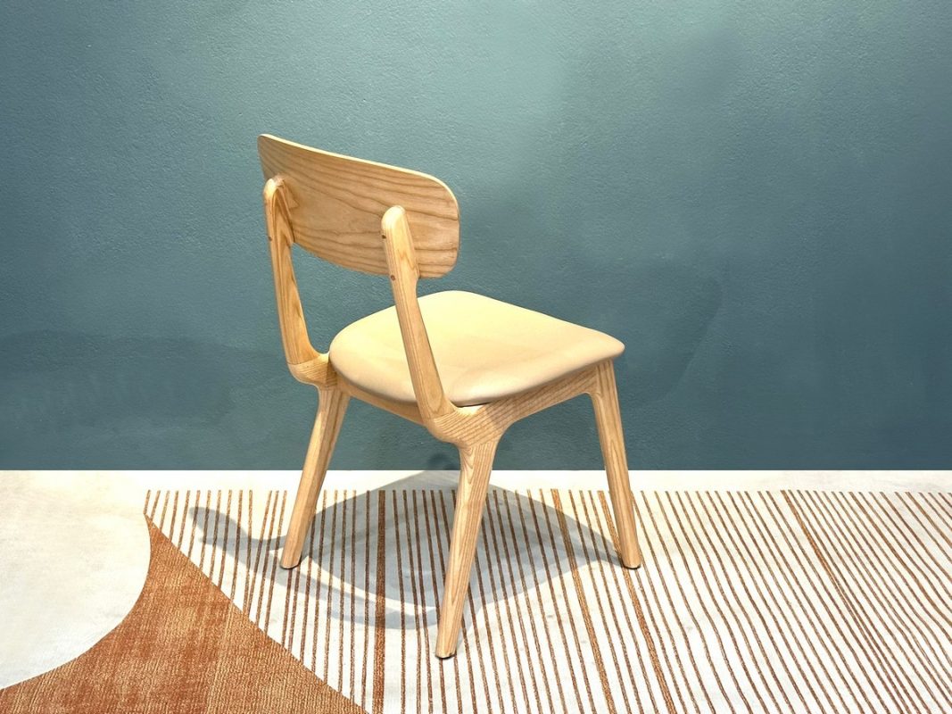 Ghế ăn gỗ sồi tự nhiên mặt nệm Rew màu tự nhiên GHEMN-37SN