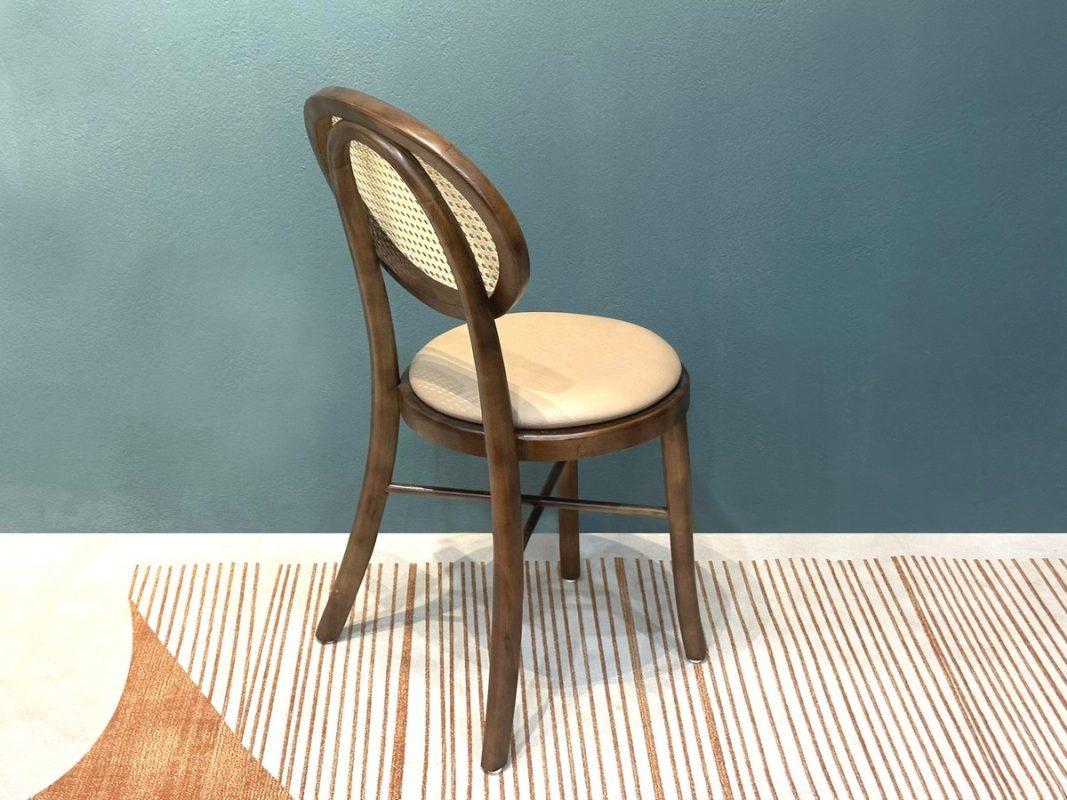 Ghế ăn gỗ sồi tự nhiên đan mây Thonet mặt tròn nệm tựa tròn GHEMM-03SN