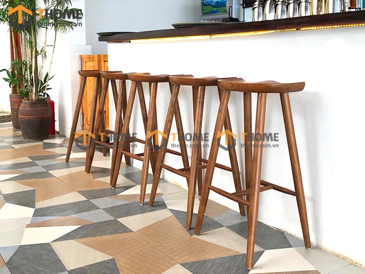 Ghế bar gỗ sồi tự nhiên mặt gỗ bán nguyệt màu óc chó GHEBARMG-02SN