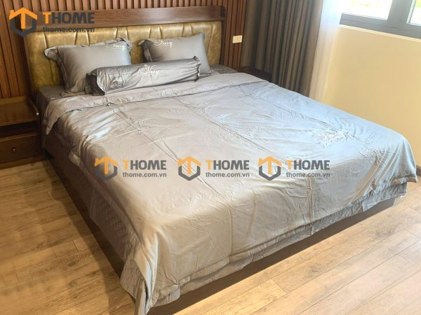Giường ngủ gỗ sồi tự nhiên đầu nệm Luxury màu óc chó GNĐN-07SN