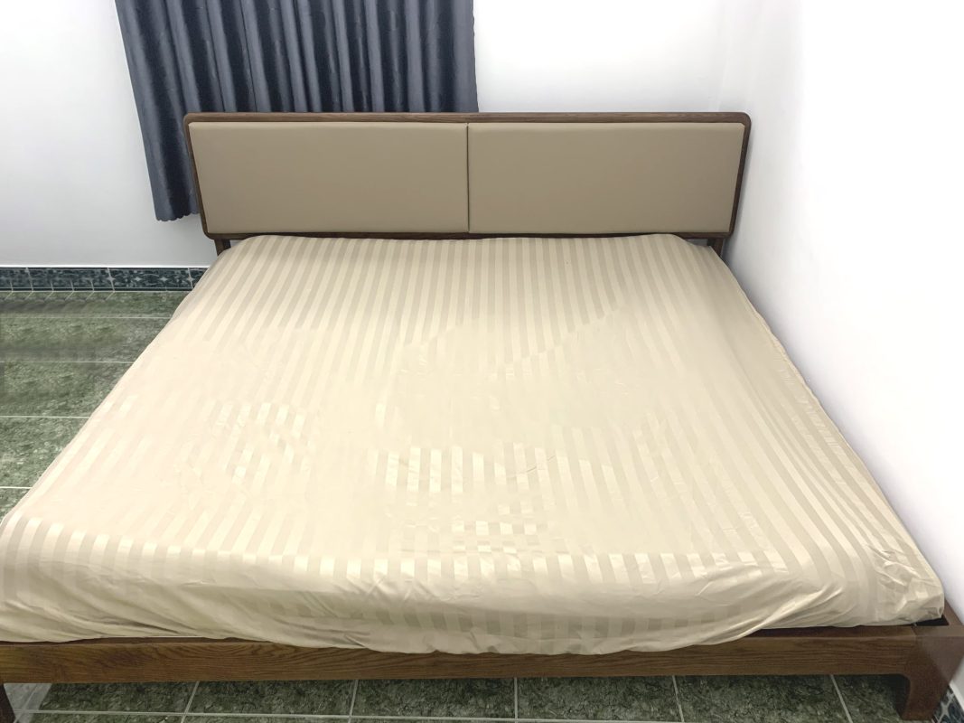 Giường ngủ gỗ sồi tự nhiên đầu nệm Hiroshima GNĐN-01SN