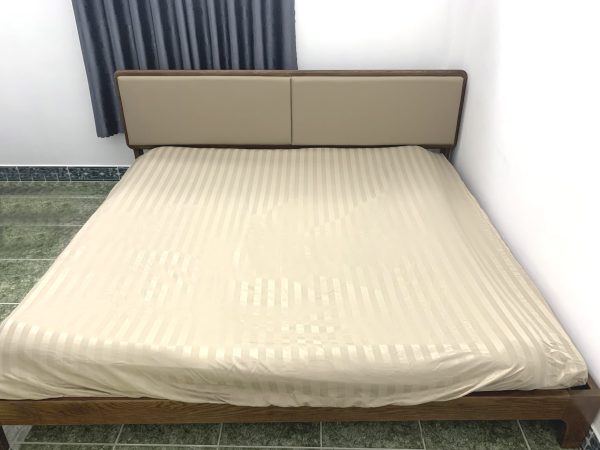 Giường ngủ gỗ sồi tự nhiên đầu nệm Hiroshima GNĐN-01SN