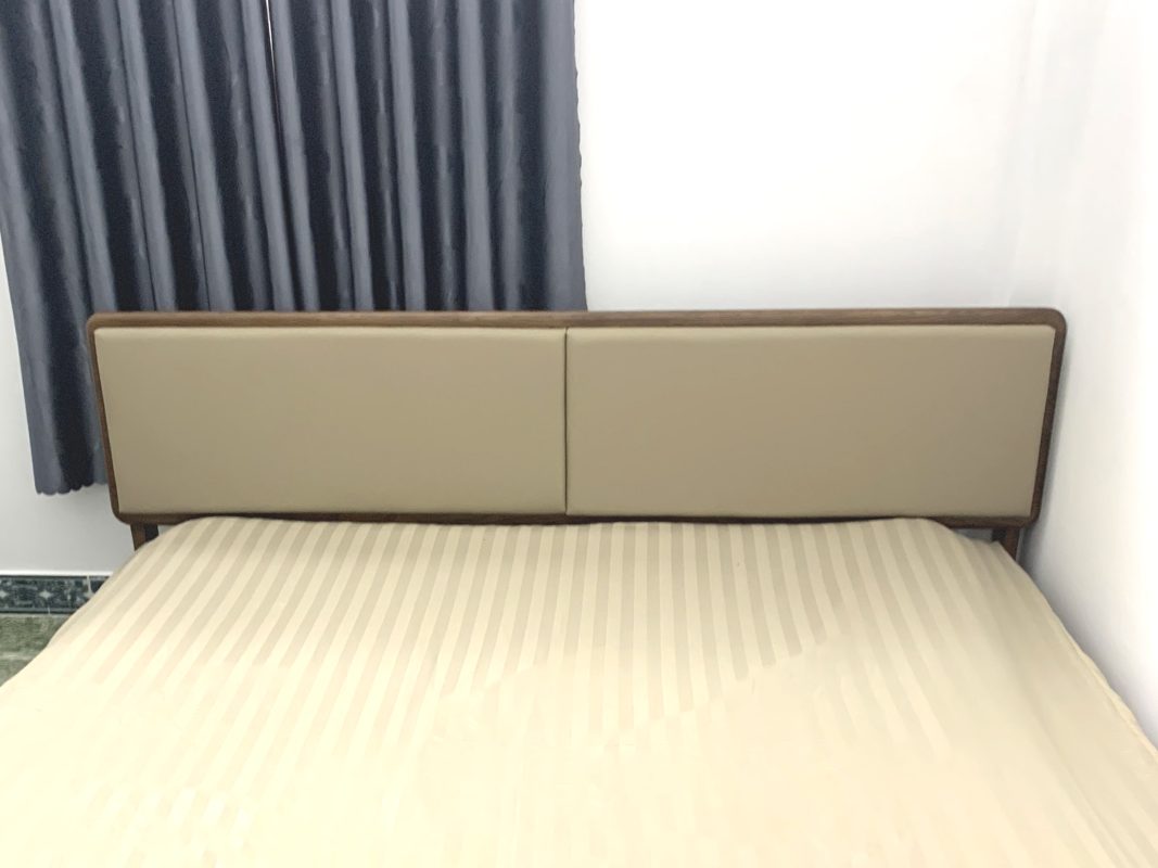 Giường ngủ gỗ sồi tự nhiên đầu nệm Hiroshima GNĐN-01SN