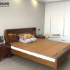 Giường ngủ gỗ sồi tự nhiên Toto màu óc chó GN-14SN