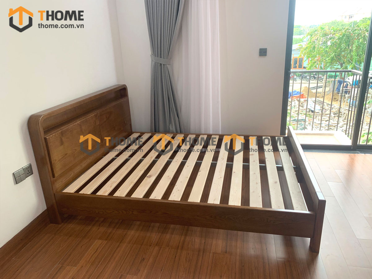 Giường ngủ gỗ sồi tự nhiên Toto màu óc chó GN-14SN