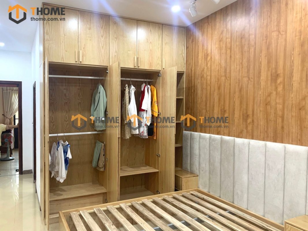 Tủ áo gỗ sồi tự nhiên đụng trần thiết kế 04 TA-14SN