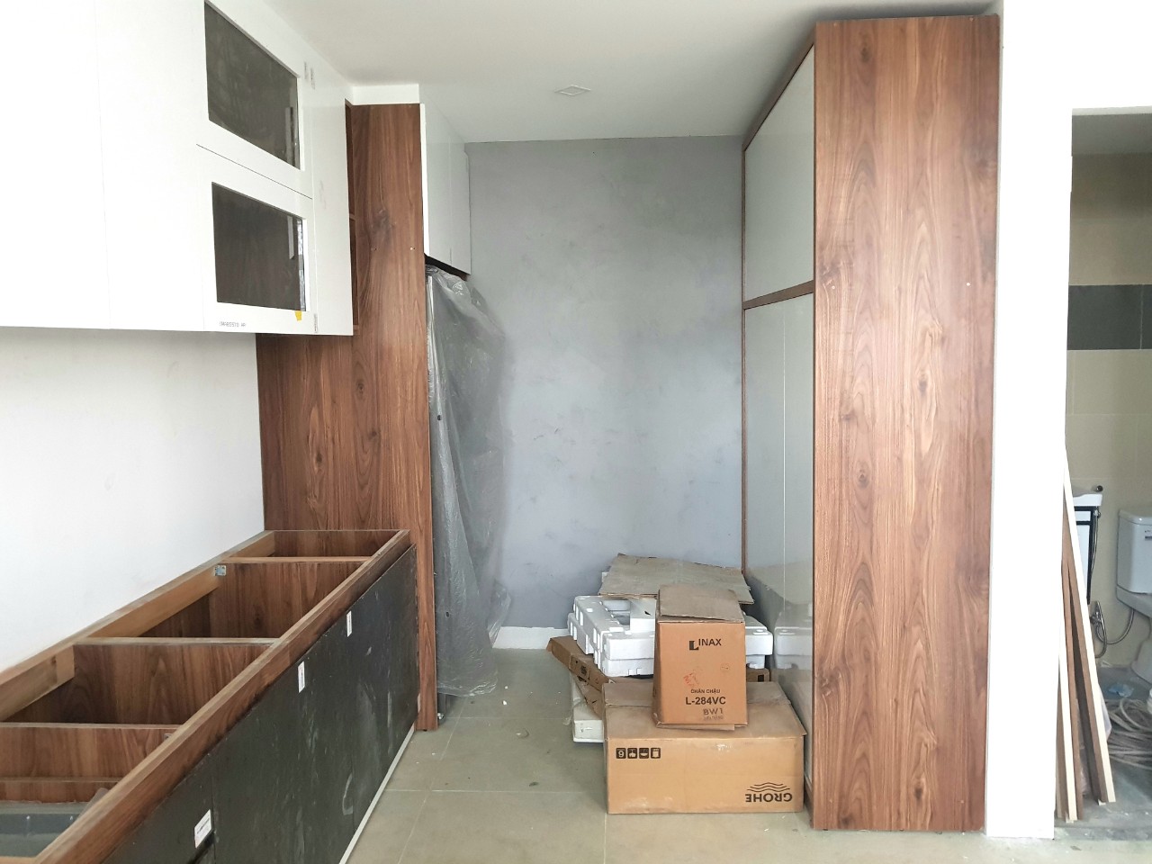 Tủ bếp gỗ công nghiệp Acrylic nhà Chị Lisa Nam Hòa Xuân TB-02LIC