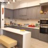 2/ Tủ bếp gỗ công nghiệp cũng thường được nhiều gia đình chọn lựa bởi sự đa dạng về mẫu mã, màu sắc, bạn có thể chọn lựa chất liệu bề mặt gỗ melamin, acrylic hay bề mặt sơn theo yêu cầu