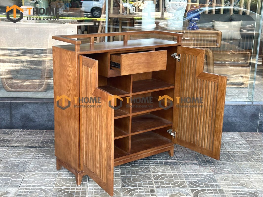 Tủ chén gỗ sồi tự nhiên 2 cánh khuyết sọc đứng TC1T-13SN