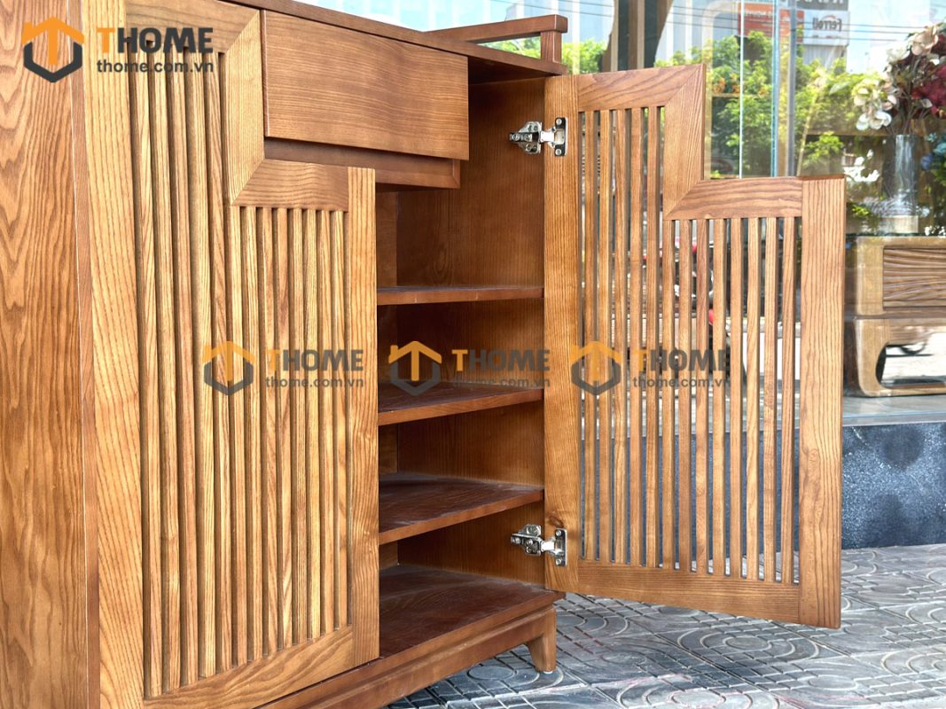 Tủ chén gỗ sồi tự nhiên 2 cánh khuyết sọc đứng TC1T-13SN