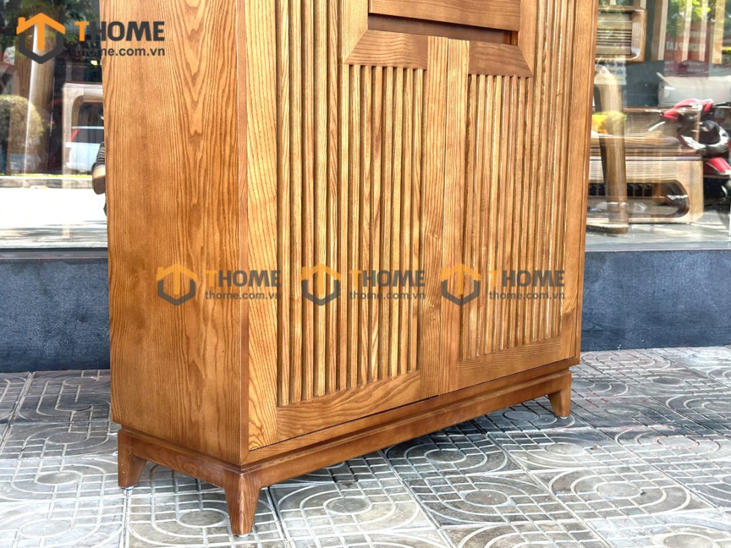 Tủ chén gỗ sồi tự nhiên 2 cánh khuyết sọc đứng TC1T-13SN