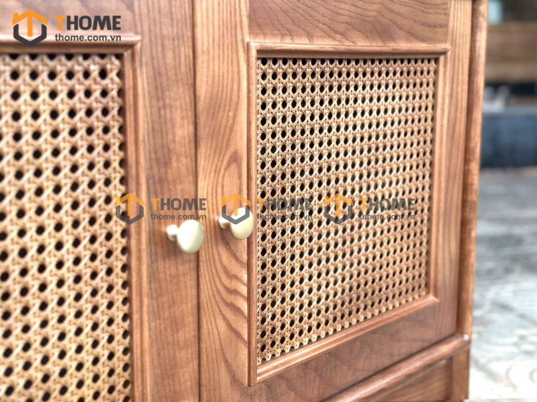 Tủ chén gỗ sồi tự nhiên 2 tầng 2 cánh mở mây TC2T-03SN