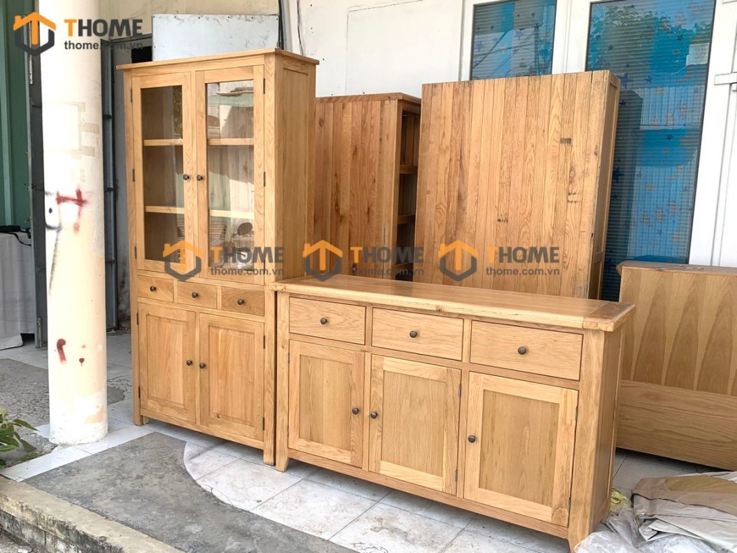Tủ kính gỗ sồi tự nhiên 4 cánh 3 hộc kéo Morris TK-13SM