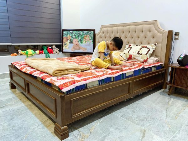 Giường ngủ gỗ sồi tự nhiên đầu nệm Indochina GNĐN-13SM