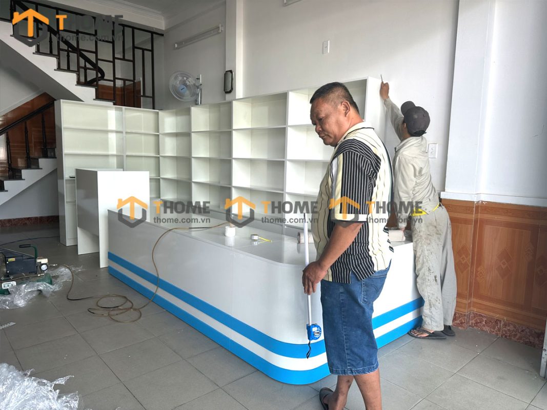 Hình ảnh thi công showroom thuốc tây Đức Tín Nguyễn Hữu Thọ TTTC-02SHOWROOM