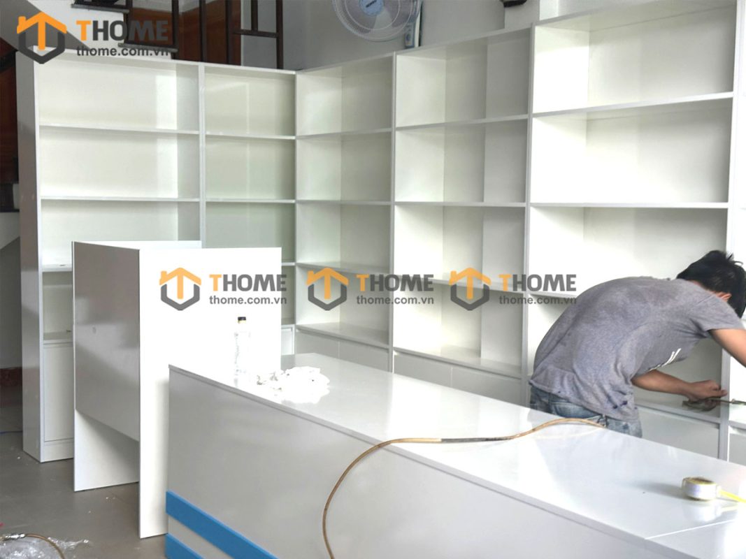 Hình ảnh thi công showroom thuốc tây Đức Tín Nguyễn Hữu Thọ TTTC-02SHOWROOM