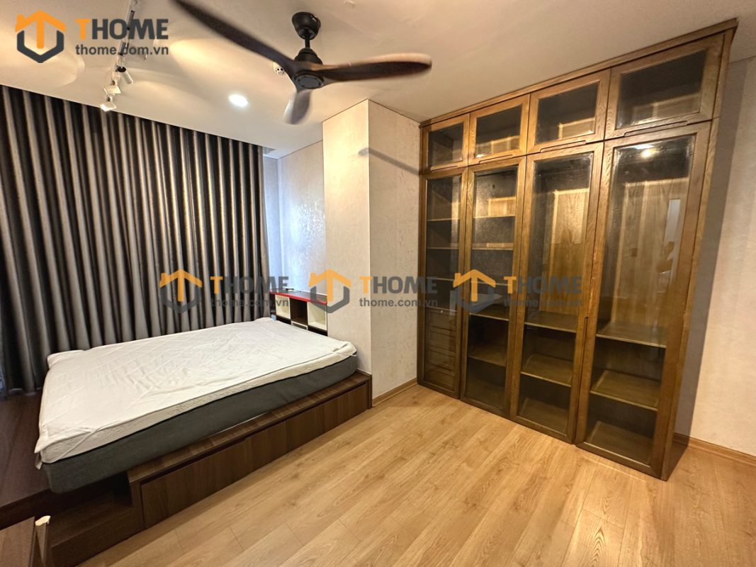 Hình ảnh thi công gỗ sồi tự nhiên nhà chị Khanh Monarchy TTTC-25SN