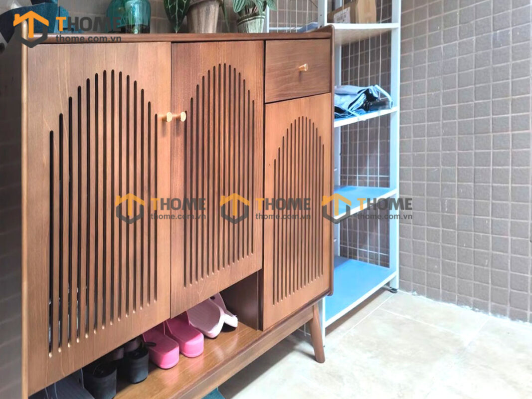 Tủ giày gỗ sồi tự nhiên 3 cánh mở cong TG-18SN