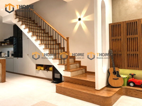 Tay Vịn Gỗ Sồi Hình Tròn Khung Sắt Bậc Cầu Thang Gỗ Tự Nhiên TAYVIN-06SN