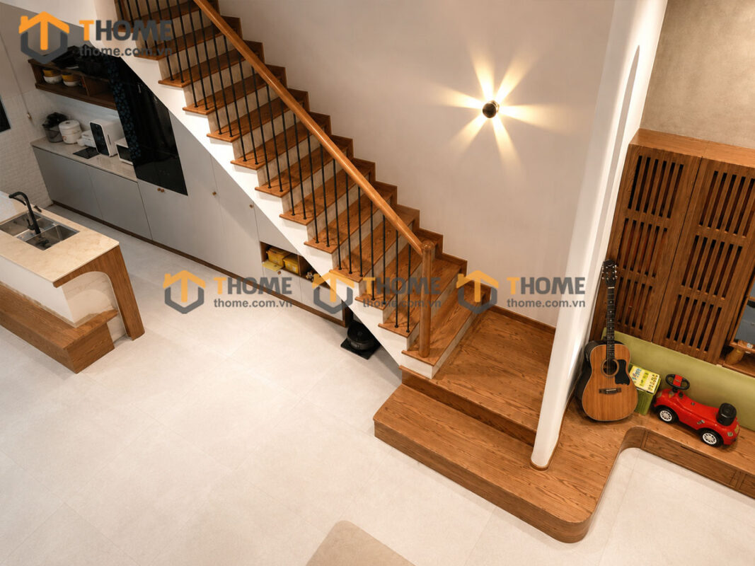 Tay Vịn Gỗ Sồi Hình Tròn Khung Sắt Bậc Cầu Thang Gỗ Tự Nhiên TAYVIN-06SN